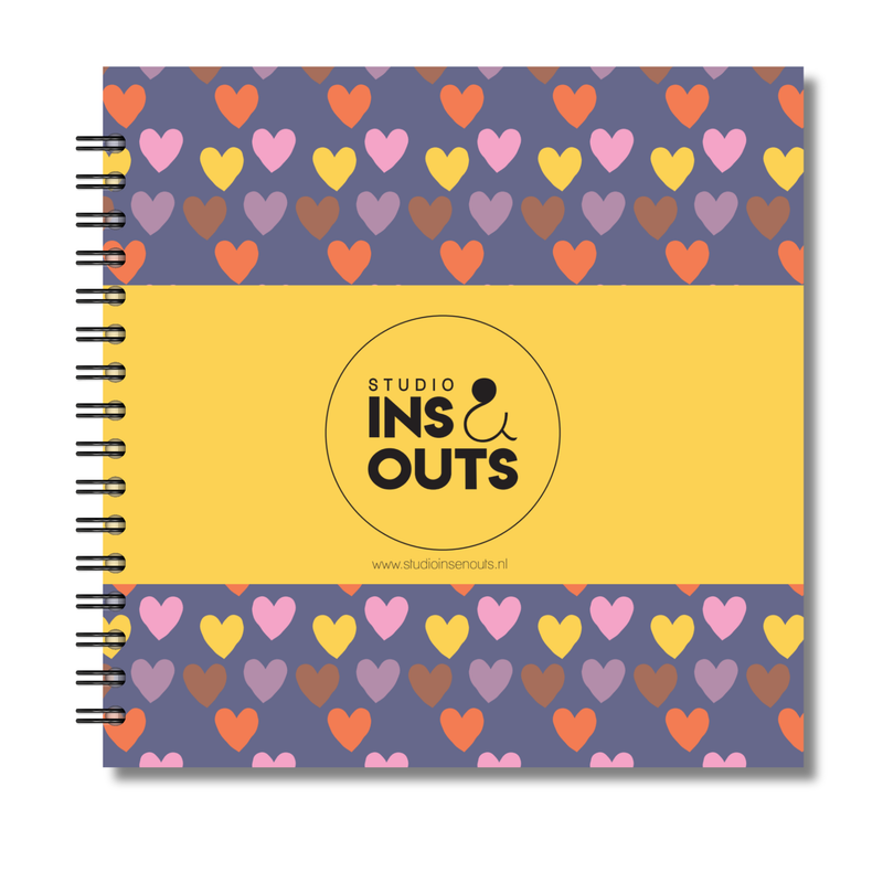 Plakboek Op Maat | Fotoboek Eigen Tekst | Gepersonaliseerd Scrapbook | Vierkant 21x21cm | Hartjes